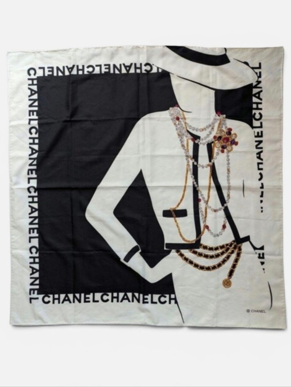 CHANEL Silhouette Lady Necklace Silk Scarf